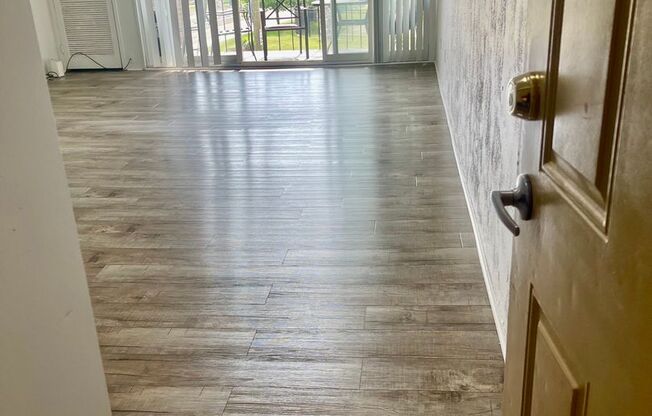 2 beds, 1 bath, 950 sqft, $1,295, Unit #303