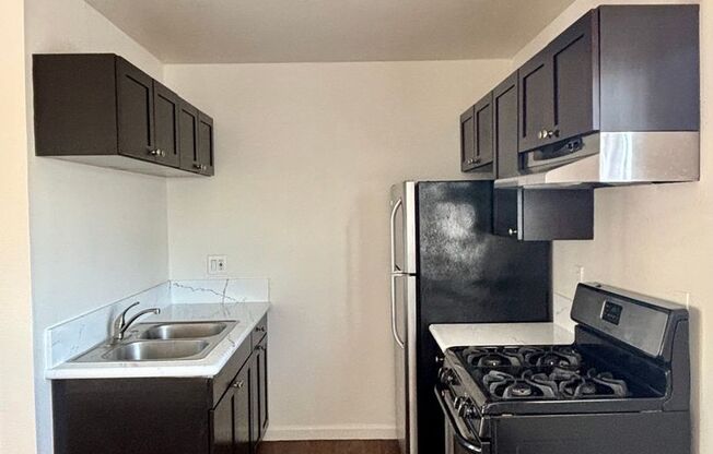 1 bed, 1 bath, 400 sqft, $1,625, Unit 565-2