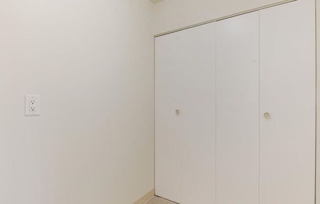 Studio, 1 bath, 375 sqft, $1,075, Unit 213