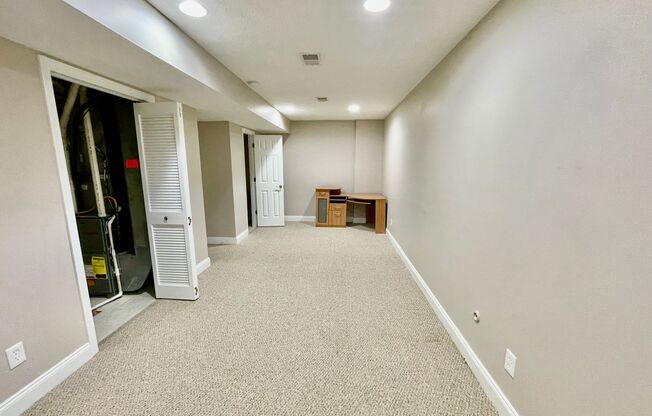 3 Bed 2 full and 2 1/2 Bath- Imperial PA