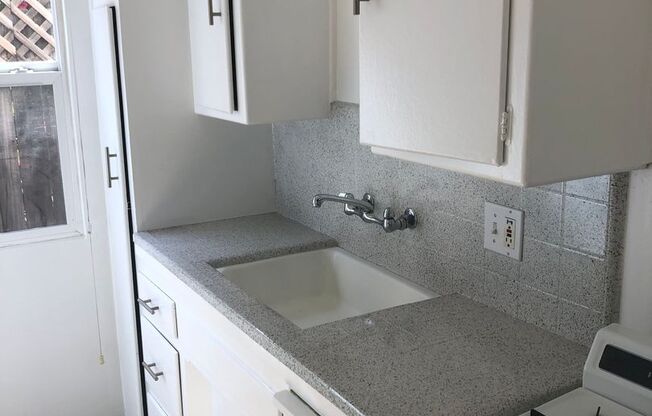 Studio, 1 bath, 325 sqft, $1,625, Unit E-219