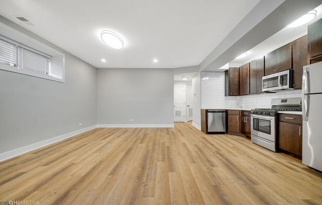 2735 W POLK ST