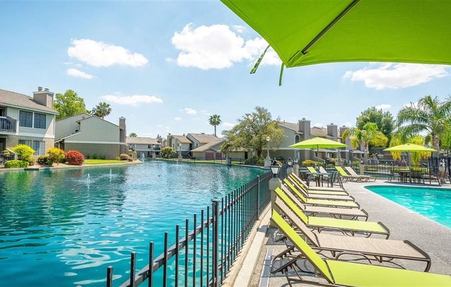 Pool With Sunning Deck at Heron Pointe Apartments & Townhomes, Fresno, 93711