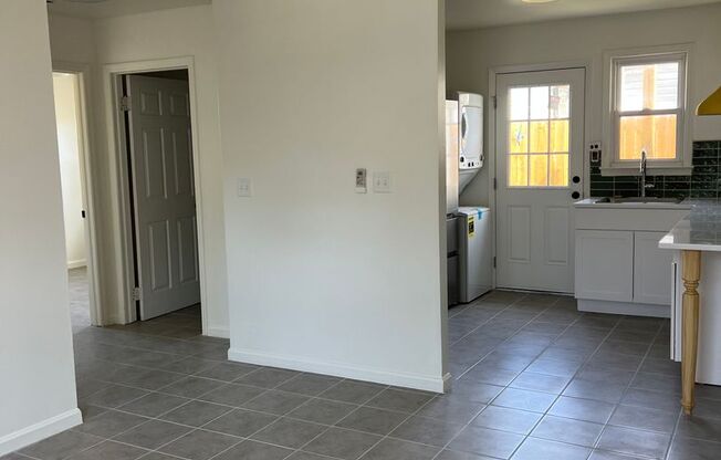 2 beds, 1 bath, $1,425