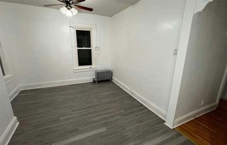 2 beds, 1 bath, $2,400, Unit 2