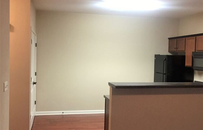1 bed, 1 bath, 687 sqft, $775, Unit O09