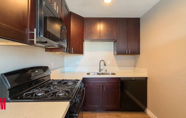 2 beds, 1 bath, $2,195, Unit 4159-5