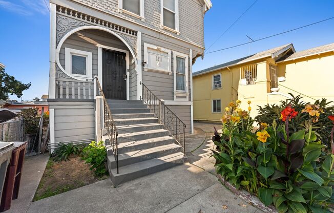 Charming 2 bedroom, 1 bath in Oakland's sought-after Fruitvale District