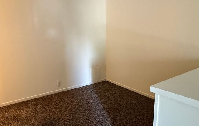 Studio, 1 bath, $995, Unit 08