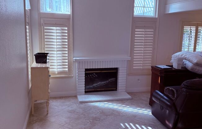 Updated 3BD/2.5BA 2-Story Townhouse in Prime Tustin Location!