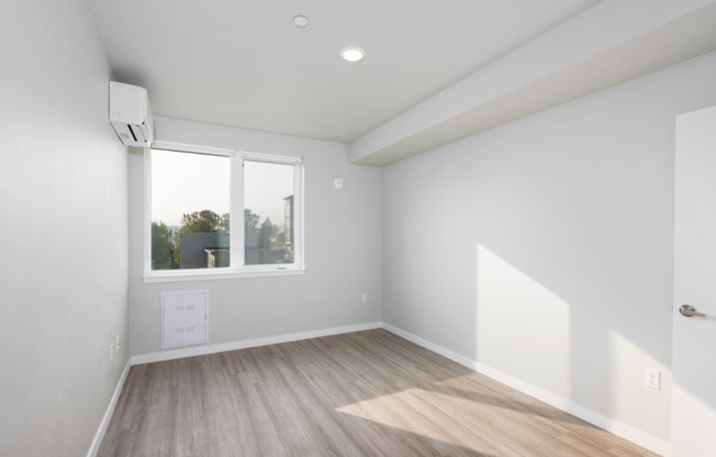 Studio, 1 bath, 287 sqft, $1,299, Unit Ellis 1909 Unit 209