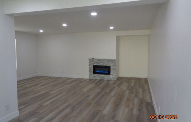 Single Story Condo in Park Somerset complex