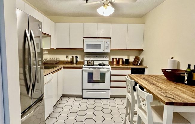 2 beds, 2 baths, 1,206 sqft, $3,000, Unit 205