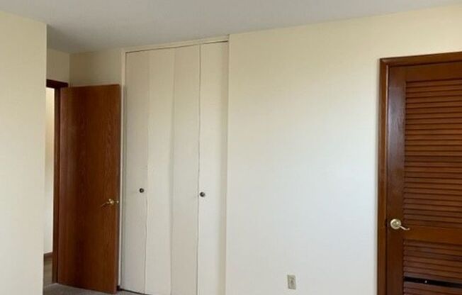 2 beds, 1 bath, 925 sqft, $1,275, Unit 2255-001