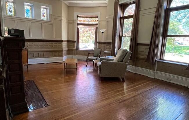 600 W HIGH ST
