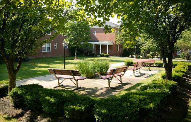 Exterior Green Space at Huntington Green Apartments, Ohio