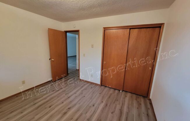 2 beds, 1 bath, 891 sqft, $1,495, Unit 007