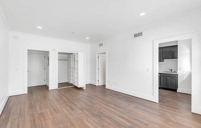 Studio, 1 bath, 375 sqft, $1,650, Unit 114