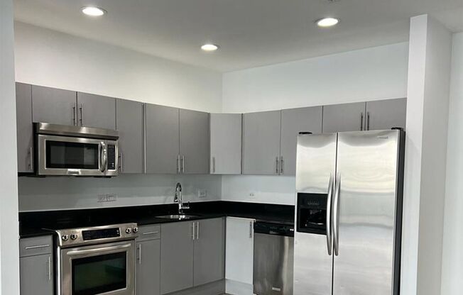Studio, 1 bath, 800 sqft, $2,700, Unit Unit 206