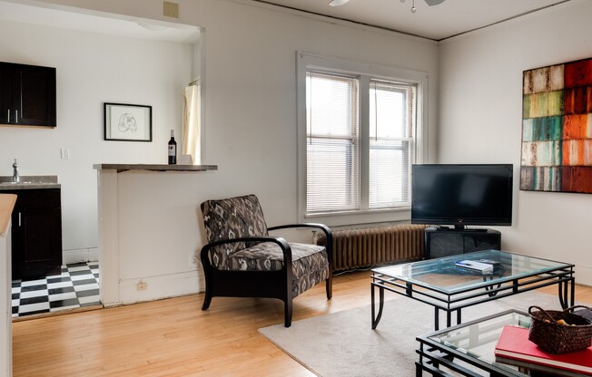 1 bed, 1 bath, $1,095, Unit 38