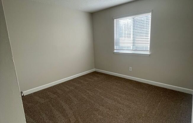 3 beds, 1 bath, $1,450, Unit 6- The Murray