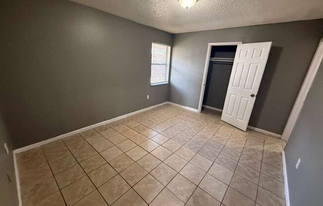 2570-2572 Chestnut Woods Dr