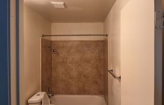 3 beds, 1 bath, 1,100 sqft, $1,645, Unit 1490-135