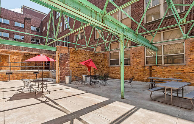 apartment complex with Outdoor Grilling Area