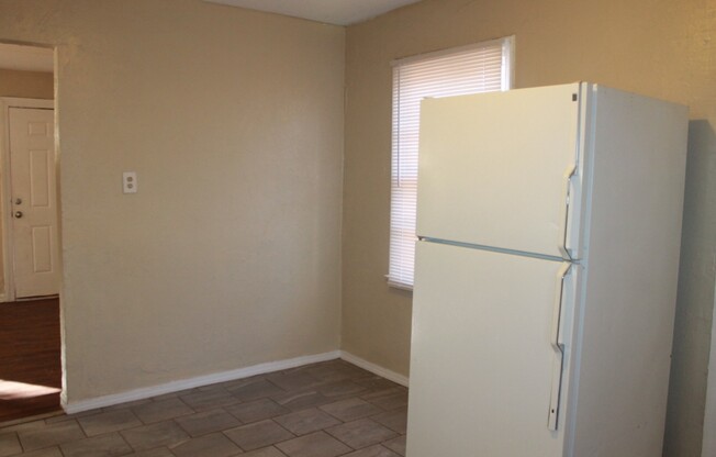 2 beds, 1 bath, $775