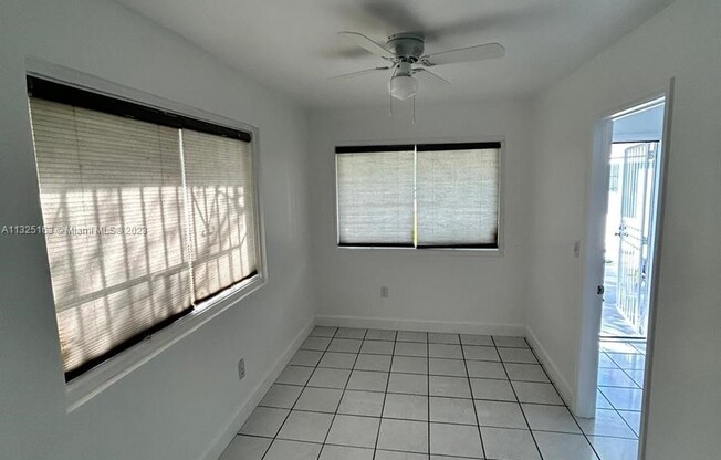 1049 NW 95 ST