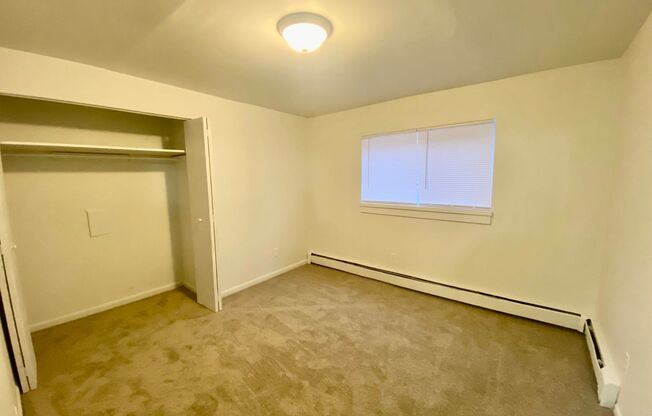 2 beds, 1 bath, $1,295, Unit 4