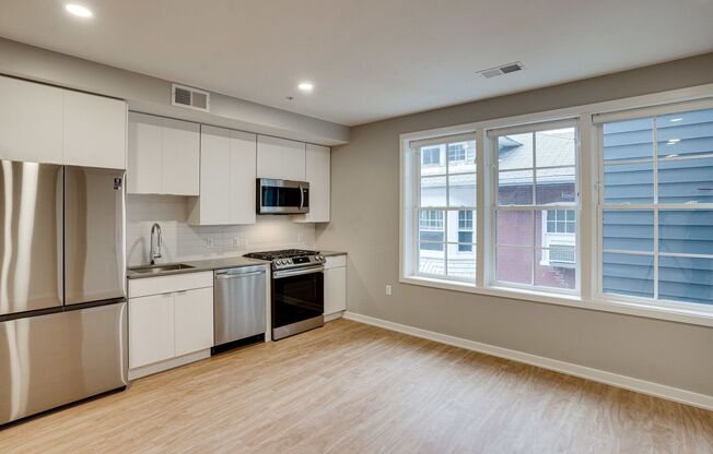 Studio, 1 bath, 504 sqft, $2,495, Unit 421