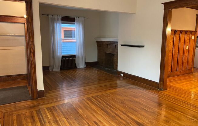 3 beds, 1 bath, $1,650, Unit Lower