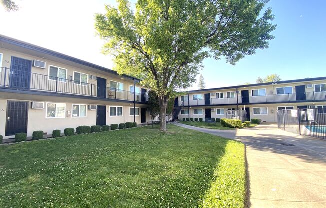 2512 Edison Avenue - Oak Plaza