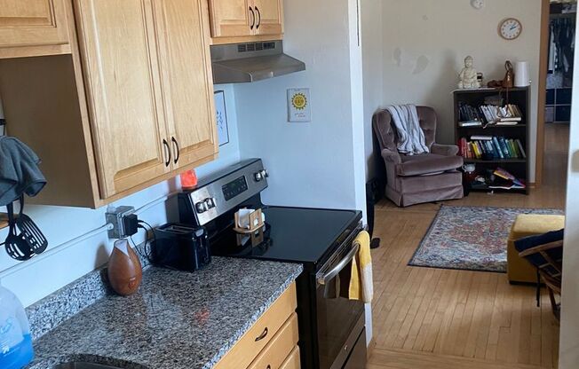 1 bed, 1 bath, 410 sqft, $875, Unit 36