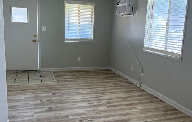 1 bed, 1 bath, $850, Unit 12