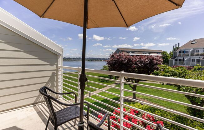 Columbia River View Condo - Hayden Island!
