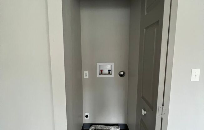 2 beds, 1 bath, 850 sqft, $1,495, Unit 05
