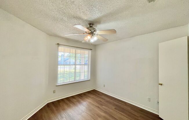 2 beds, 1 bath, $1,300