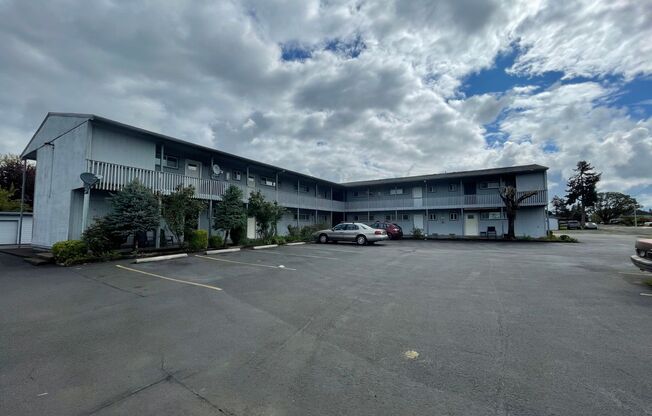 1 bed, 1 bath, 625 sqft, $1,200, Unit 28