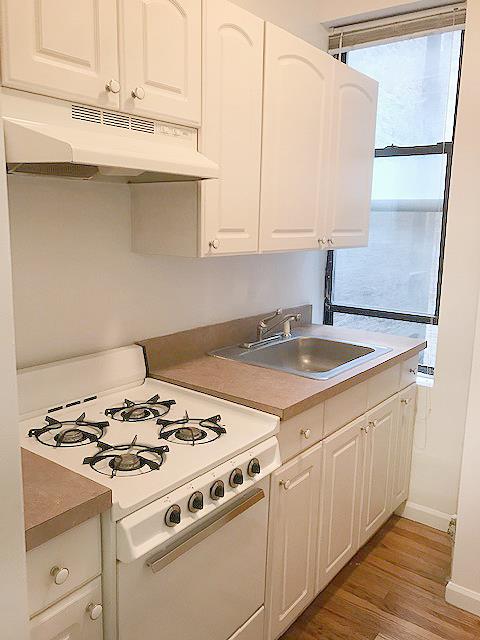 1 bed, 1 bath, $2,750, Unit 2-D