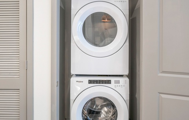 Modera EaDo offers in-home full-size washer and dryer units.
