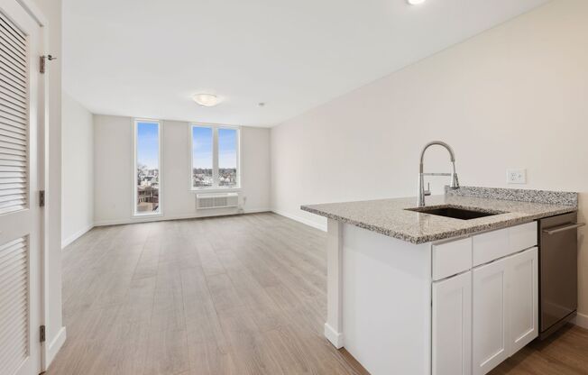 Studio, 1 bath, 425 sqft, $2,025, Unit 4M