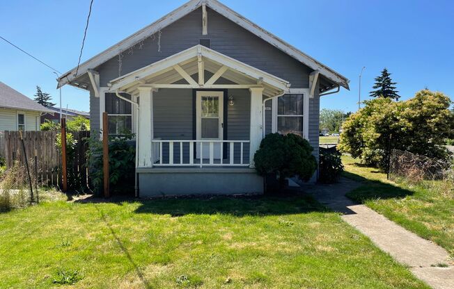 Charming Vintage 2br/1ba House in the Lents Neighborhood. Available in October!