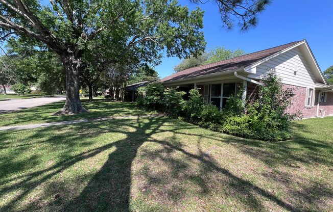 3-Bedroom Home on Corner Lot in Tanglewilde – Now Available for Lease