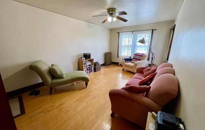 2636 N Oakland Ave