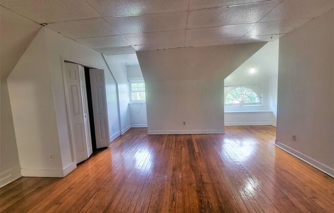 1 bed, 1 bath, $1,095, Unit 9
