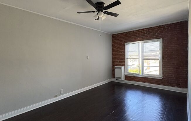 Studio, 1 bath, 400 sqft, $1,300, Unit Unit 404