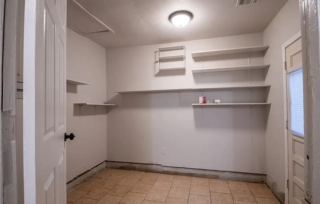 3 beds, 1 bath, $1,199