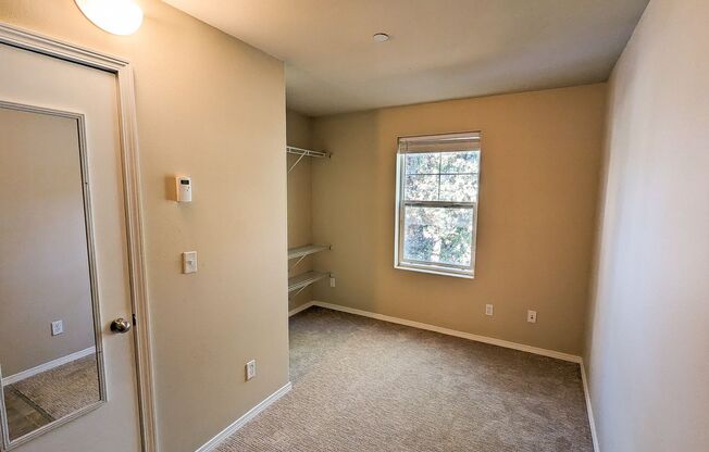 Studio, 1 bath, 137 sqft, $1,205, Unit 4D